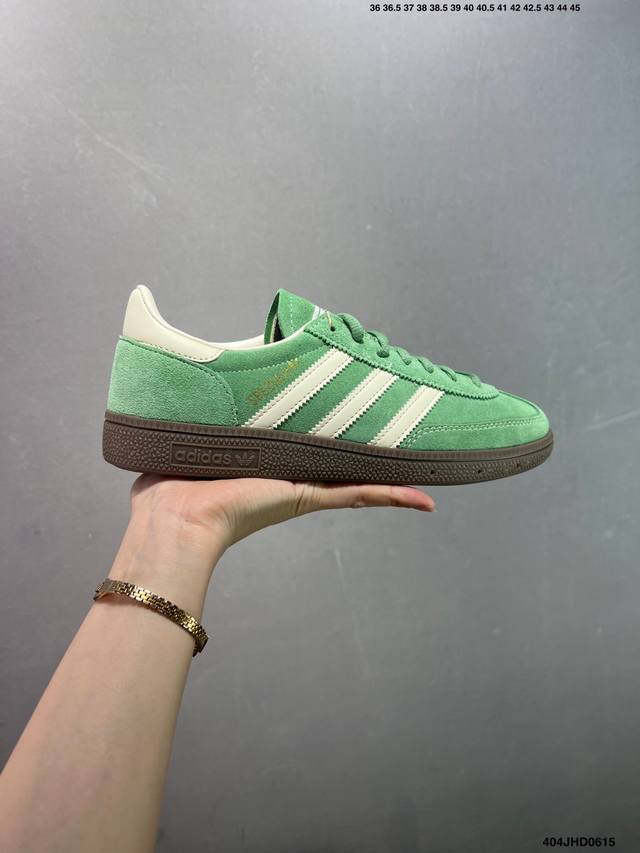 Adidas Handball Spezial 公司级 阿迪达斯经典款 复古休闲板鞋 #全鞋采用反毛皮制作 牛筋耐磨大底 承载青春情怀的板鞋 经典三条杠装饰鞋侧