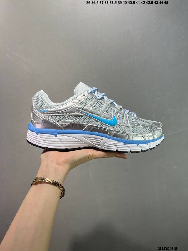 公司级耐克Nike P-6000 女子跑鞋内外侧都用了红色的钩子，采用透气材料，搭配匠心覆面，再现千禧年代的跑鞋风格，塑就大气外观。鞋款秉承 Nike Pega
