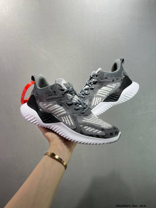 Alphabounce Instinct M 阿尔法 这款跑步鞋，采用弹力鞋面，舒适贴合，旨在为专业跑步运动打造。中底力求助力足部内外侧运动。舒适贴合，Forg