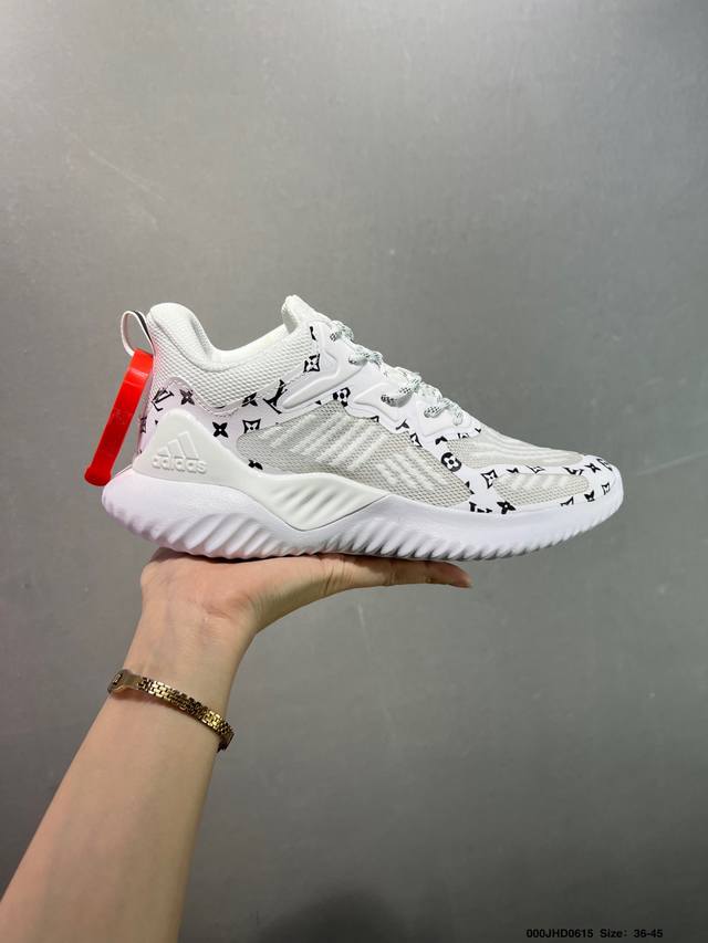 Alphabounce Instinct M 阿尔法 这款跑步鞋，采用弹力鞋面，舒适贴合，旨在为专业跑步运动打造。中底力求助力足部内外侧运动。舒适贴合，Forg