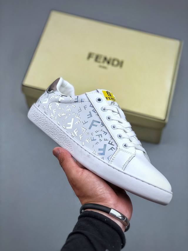 Z Fendi 芬迪 板鞋 休闲鞋 独家官网一比一开模 渠道原装订单 釆用精选舒适面料 鞋面走线工整 清晰质感 高端时尚 简约大气 尺码：39-44