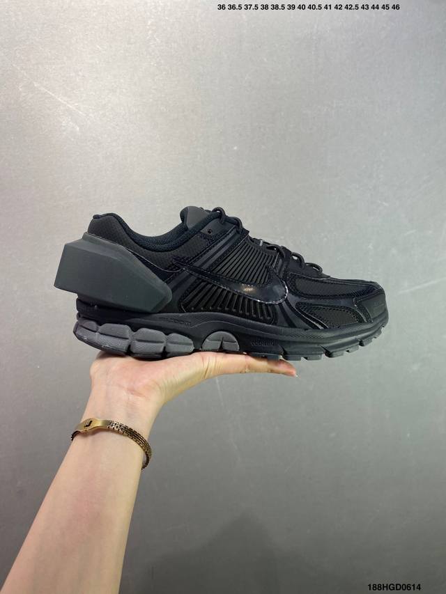 公司级耐克Nike Zoom Vomero 5 马拉松复古跑五代休闲运动慢跑鞋 货号:Bv1358-002 码数:36 36.5 37.5 38 38.5 39