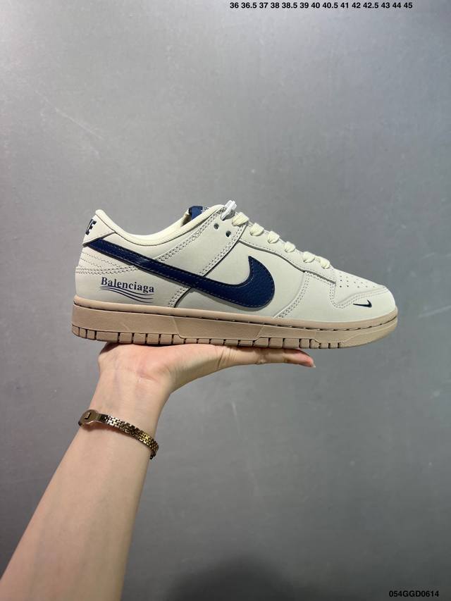 公司级Nike Dunk Sb Low 定制Dunk 定制Dunk Sb顾名思义，具有经典的Dunk血缘，又注入了更多的时尚元素。相较于普通的Dunk滑板鞋，改