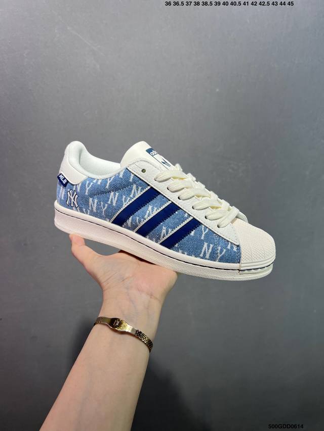 公司级Ad Originals Superstar 经典复古贝壳头板鞋 Jp9310 诞生于1969年 是第一双将全皮面鞋 身与橡胶鞋头结合在一起的低帮篮球鞋