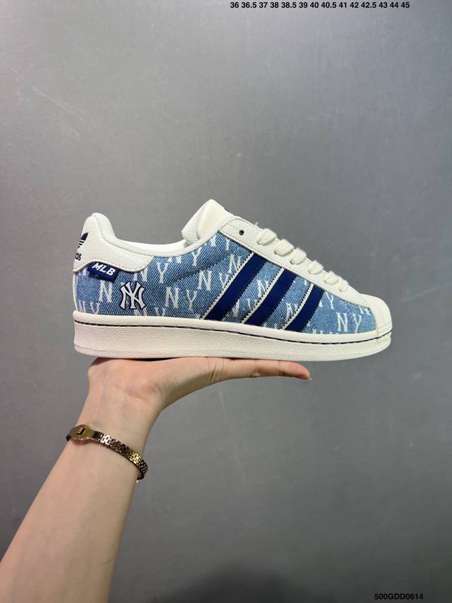 公司级Ad Originals Superstar 经典复古贝壳头板鞋 Jp9310 诞生于1969年 是第一双将全皮面鞋 身与橡胶鞋头结合在一起的低帮篮球鞋