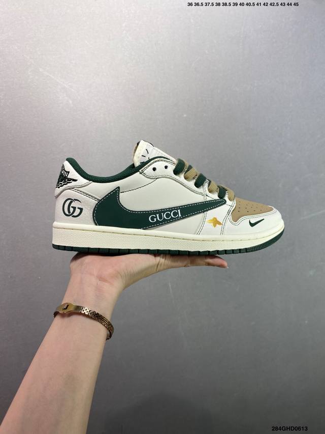 公司级Fragment X Travis Scott X Air Jordan 1 Low 三方联名倒钩 全新的三方联名低帮倒钩鞋面延续了黑脚趾设计，整双鞋以全