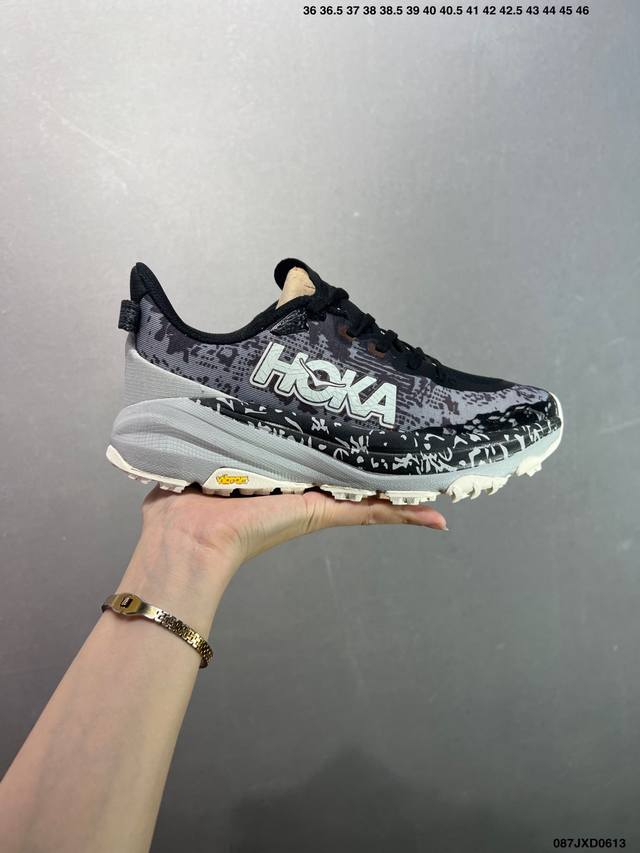 公司级Hoka M Speedgoat 6 全新配色 Hoka One One是来自美国的跑步鞋知名品牌，创立于2009年，始终致力于为所有跑者提供更新、更好的