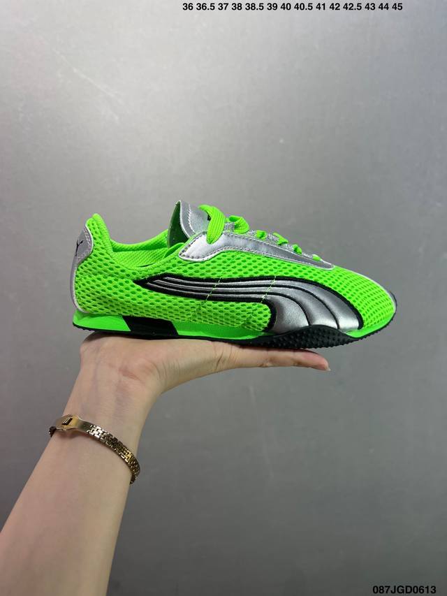 Puma Speedcet 彪马低帮复古运动休闲赛车跑鞋 以趣味十足又前卫复古的设计引领潮流，将赛道精神融入街头时尚，开启前卫竞速之旅。融入经典配色，主打前卫复
