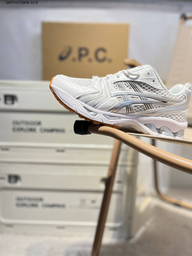 Asics Gel-Kayano 31亚瑟士经典跑鞋 如今机能风和户外风吹得正劲，便是主打“Urban Outdoor机能越野风格”，城市和户外场景都能轻松应对