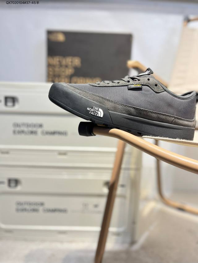 Thenorthface北面 鞋面采用进口飞织弹力面柔韧性和舒适性简直无法言喻鞋底采用Md底 回弹减震效果 上脚像踩棉花糖 有效减少运动时候的摩擦Nf0A8Ad