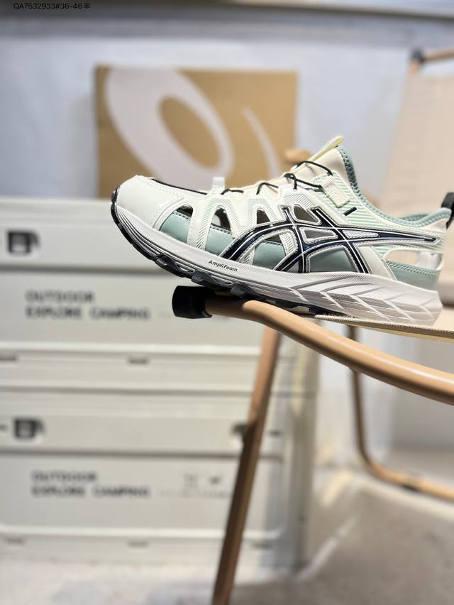 亚瑟士 Asics Gel-Sonomase 运动休闲透气专业跑鞋 儿童抽拉绳运动凉鞋 #原档案据数开发楦型纸版 洞洞鞋面，更贴合脚型和舒适透气，后跟稳定片带来