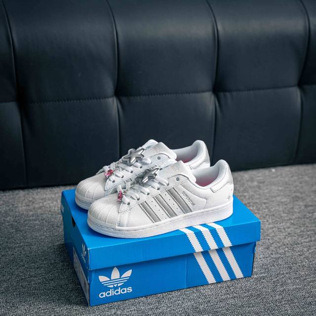 核心私 阿迪达斯Adidas三叶草 Originals Superstar贝壳头系列低帮经典百搭休闲运动板鞋 货号：Jq8777 尺码：35 36 36.5 3