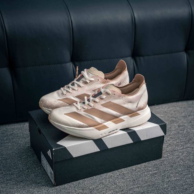 核心私 Adidas Adizero Adios Pro 4 M 阿迪透气轻盈低帮跑步鞋 货号：Jr6359 尺码：36 36.5 37 38 38.5 39
