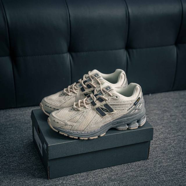 核心私 New Balance 1906系列 休闲鞋 #采用轻质牛剖革拼接透气网眼衬垫织物鞋面材质 T-Beam大底提供足步弓支撑，保持步态稳定 后跟搭载外露缓