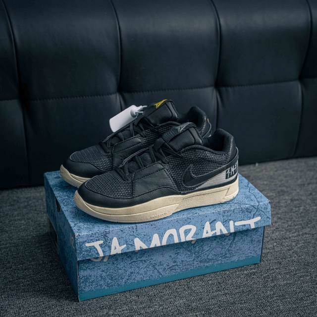 核心私 Nike Ja 1 Ep 莫兰特 防滑低帮篮球鞋 先行公司级 简单的中底配置 前掌Zoom Air 加上全掌React带来充分的缓震回弹脚感 低重心的设