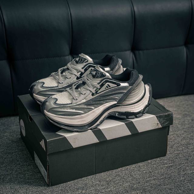核心私 Adidas Xlg Mtw系列 舒适防滑透气 低帮 阿迪 休闲跑步鞋 货号：Ki0576 尺码：35.5 36 36.5 37 38 38.5 39