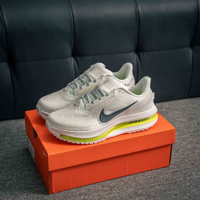 核心私 Air Zoom Pegasus Premium 网面全掌气垫缓震跑鞋 #全掌可见的Air Zoom首次在Pegasus系列中出现，模仿了Vaporfl