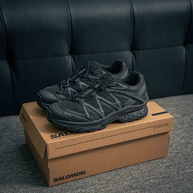 核心私 Salomon Xt-Quest Adv 萨洛蒙户外越野跑鞋 鞋面采用Sensifit贴合技术 全方位贴合包裹脚型 鞋跟部鞋底牵引设计 提供强大的抓地性