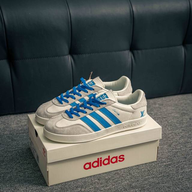 核心私 Adidas Samba Og 桑巴舞街头系列德训运动板鞋 采用固色翻毛皮组合牛剖革鞋面材质 外置正确3层组合围条加厚烟胶橡胶大底 货号：Dd6605
