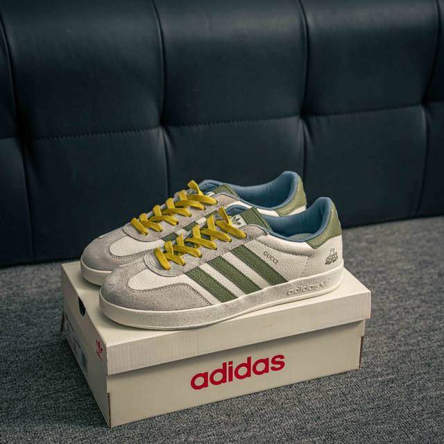 核心私 Adidas Samba Og 桑巴舞街头系列德训运动板鞋 采用固色翻毛皮组合牛剖革鞋面材质 外置正确3层组合围条加厚烟胶橡胶大底 货号：Dd6607