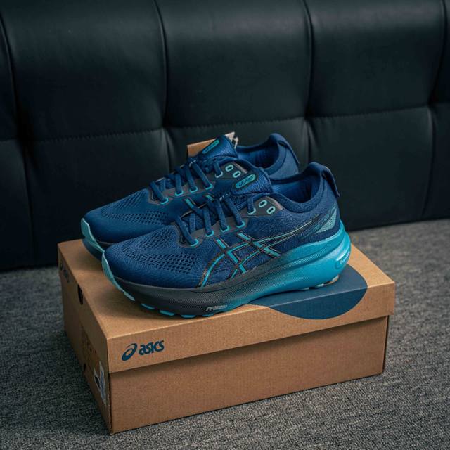 核心私 Asics亚瑟士 Gel-Kayano 31 Platinum低帮专业有氧超轻便运动跑步鞋 全新原装数据开发 符合人体工程学 一体式双层编制鞋面 高弹性