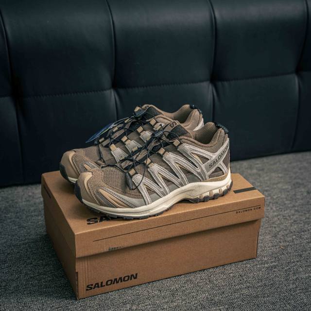 核心私 Salomon Xa Pro 3D Suede 萨洛蒙萨洛蒙户外越野跑鞋 鞋面采用Snsiit贴合技术 全方位贴合包裹脚型 鞋跟部鞋底牵引设计 提供强大