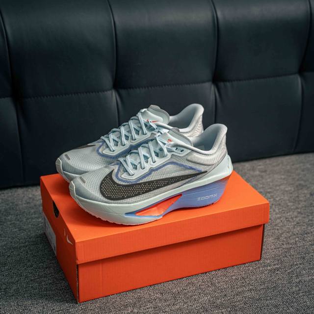 核心私 Nike Zoomx Invincible Run Flyknit Fk6 Zoom Fly 6轻量飞织低帮休闲运动慢跑鞋 货号：Fn8455 400