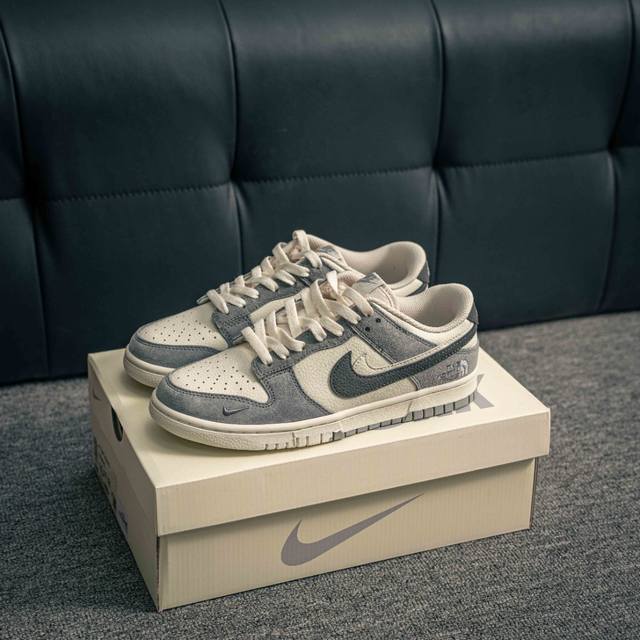 核心私 Nike Dunk 全套原楦原模倾力打造完美版型 独家原厂航空铝磨具打磨大底 鞋头坡度极致还原 无解鞋型 原盒原配 圈内天花板工艺 原厂冲刀 超高清洁度