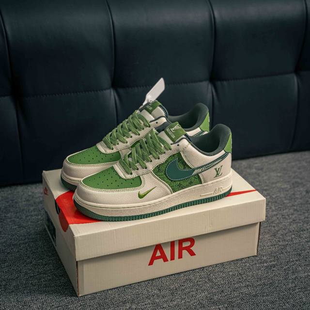 核心私 Air Force 1 原装级别 原楦头原纸板 打造纯正空军版型专注外贸渠道 全掌内置蜂窝气垫 原盒配件 原厂中底钢印、拉帮完美 货号：Kk1988 0