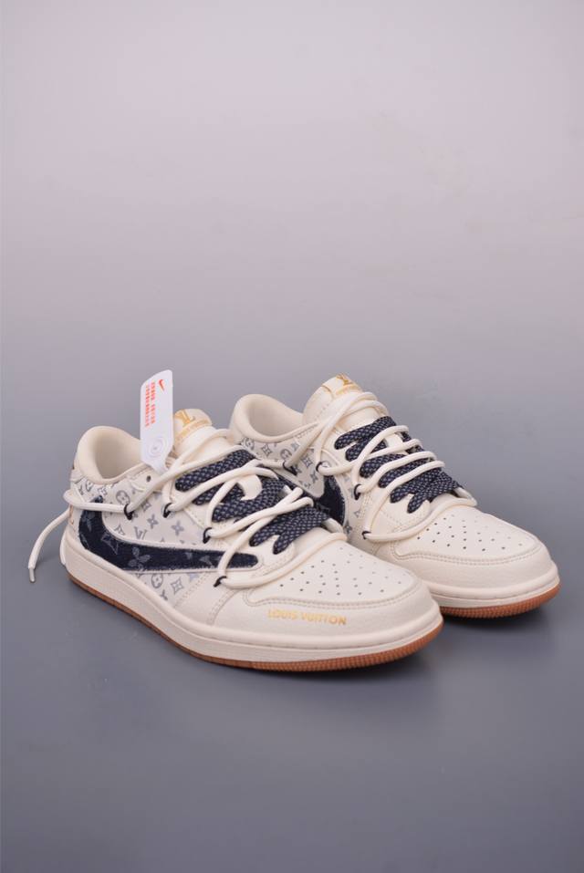 Fragment X Travis Scott X Lv绑带解构 Air Jordan 1 Low 三方联名倒钩 全新的三方联名低帮倒钩鞋面延续了黑脚趾设计，整