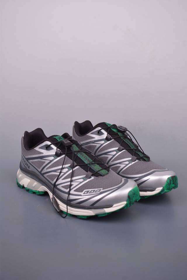 Salomon萨洛蒙 Xt-6 户外运动训练鞋 实拍首发 以独特的灵感和视角 将专业运动鞋款注入了时尚元素 此次灵感来源于高海拔的放牧民族 皮革材质和雪绒花刺绣