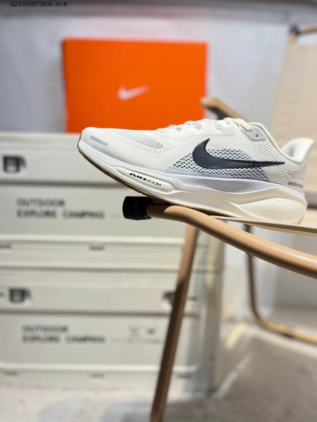 Nk Air Zoom Pegasus 41 登月跑鞋 登月41代超轻网面跑步鞋 脚跟区域营造出色舒适度，而在鞋底部分，搭载全掌型Zoom Air配置耐克网面透