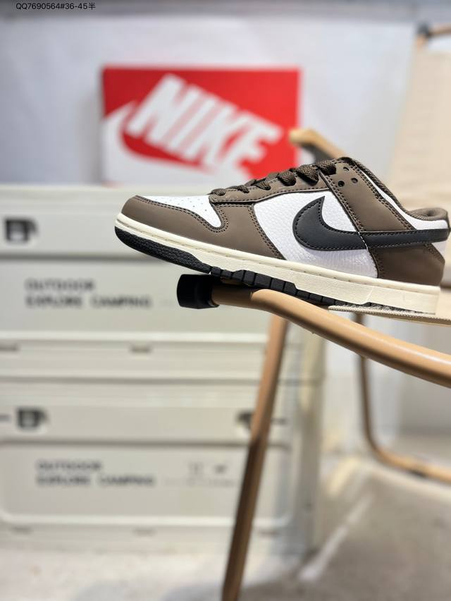 耐克Nike Dunk Low 板鞋Sb系列经典百搭休闲运动板鞋加厚鞋舌的填充，使舒适性大大提升，同时也更方便穿脱中底部分则加入了脚感柔软舒适Zoomair气垫