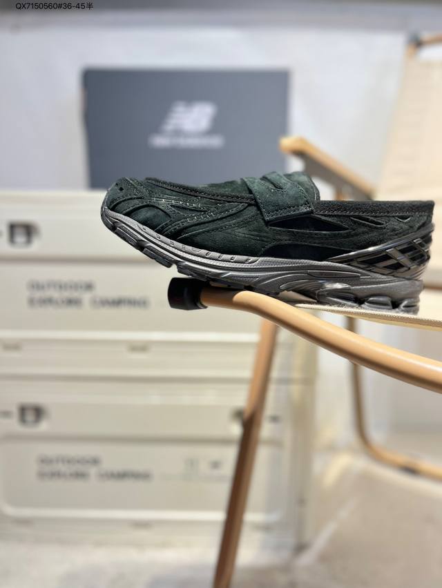 New Balance 1906系列复古老爹风休闲一脚蹬 #采用轻质牛剖革拼接透气网眼衬垫织物鞋面材质 T-Beam大底提供足步弓支撑，保持步态稳定 后跟搭载外