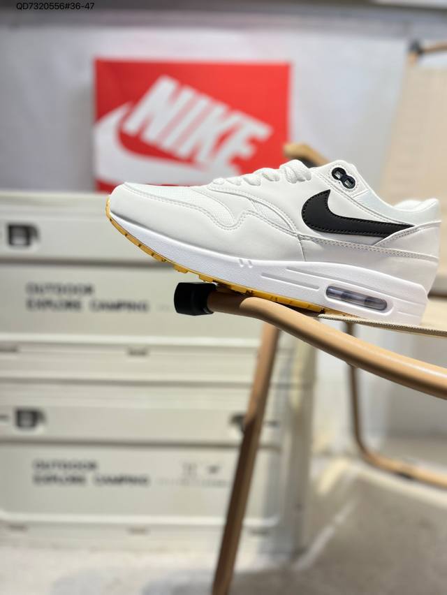 Nk Air Max 1 初代复古气垫慢跑鞋 由Tinker Hatfeld和Mark Parker在1987年设计 灵感来自于巴黎蓬皮杜中心 Tinker H