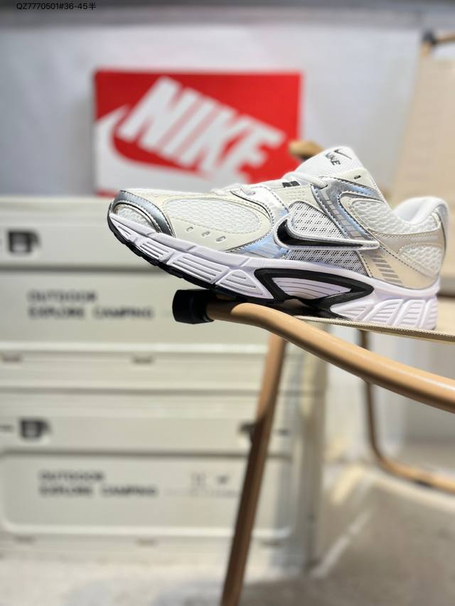 Nike V5 Rnr 舒适百搭防滑耐磨 低帮跑步鞋 舒适有型适合日常穿着该鞋款延续千禧年经典设计搭载泡绵中底厚实而轻盈匠心细节巧搭立体耐克勾标志焕新演绎复古跑
