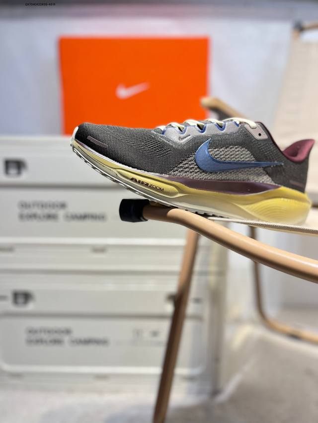 Nk Air Zoom Pegasus 41 登月跑鞋 登月41代超轻网面跑步鞋 脚跟区域营造出色舒适度，而在鞋底部分，搭载全掌型Zoom Air配置耐克网面透