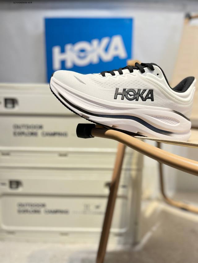 Hoka One One Clifton 9 Low 全新配色这个品牌来自于新西兰的毛利语，Hoka表示大地，One One表示飞越，连起来就是飞越地平线，On