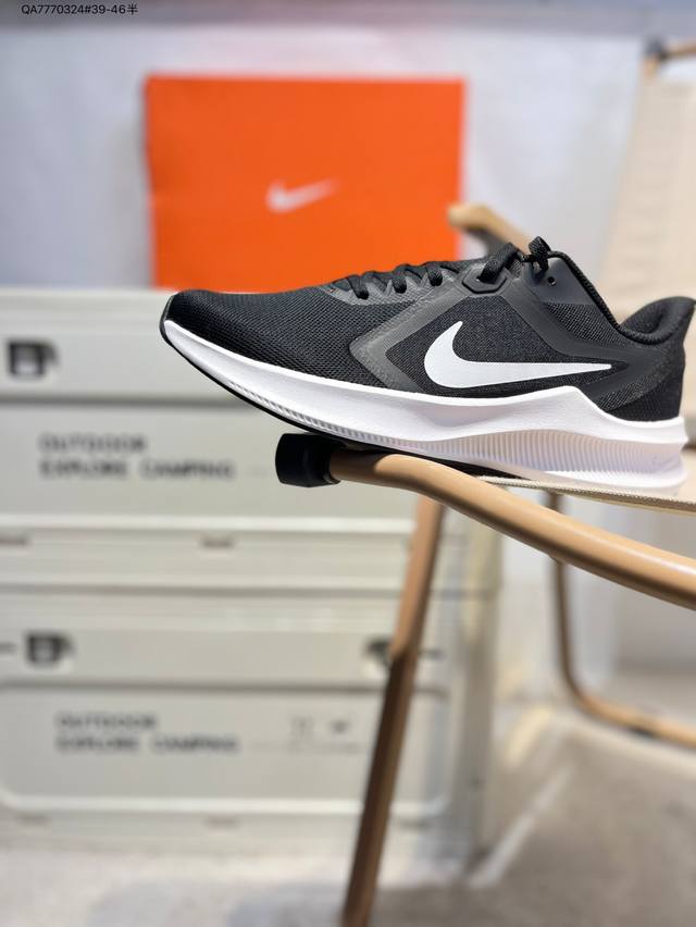 Nike Air Pegasus 10耐克 登月慢跑鞋 专业级跑步鞋，非常适合日常慢跑和训练，尤其适合长距离Lsd 拒水鞋面结合可驾驭潮湿地面的外底设计 抓附力