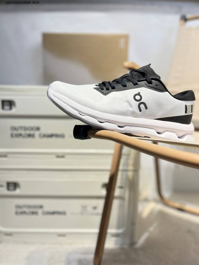 On昂跑 全新综合体能训练运动鞋Cloud X 舒适乐趣跑，缓震、轻量 On昂跑 Cloudsurfer上演中底“变形计” ，打破传统格局缔造柔软脚感。 On昂