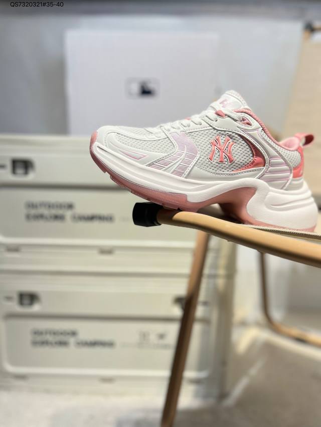 Ny美国榄球洋基队 X Mlb Chunky Runner Basic 厚底老爹厚底休闲运动慢跑鞋 采用优质轻量克重纤维移膜皮革及透气网面鞋面材质 全新独立开发
