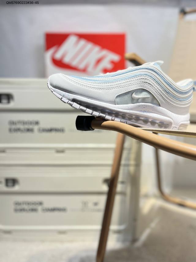 耐克 Nike Air Max 97 子弹气垫跑鞋 Worldwide 子弹头气垫 简约搭配 巧妙的运用了Air Max97的鞋面条纹设计 全掌大容量的先河 创