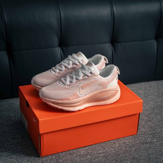 核心私 Nike Air Zoom Vomero 18 全新科技提前原鞋开发 运动跑鞋 区别市面真标版本 必定是官方强力主推款式，真正的Zoom缓震科技嵌入如假