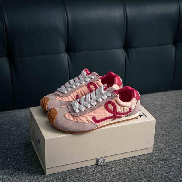 核心私 罗意威 Loewe 2025 Ballet Runner 2.0 早春新款爆款芭蕾舞鞋 不对称鞋头造型 外贸出口订单 广东原厂 作为Loewe的标志性设