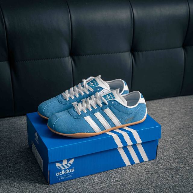 核心私 Adidas Originals Tokyo 东京限定系列复古百搭薄底德训风低帮休闲运动T头鞋 Originals 挖掘复古运动基因，文 将经典与现代完