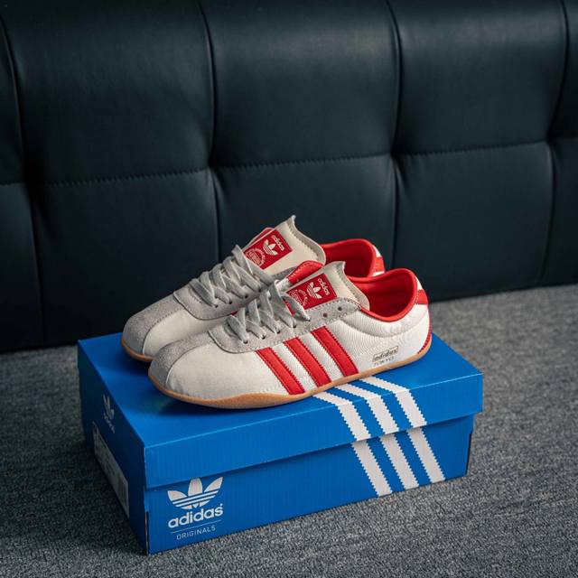 核心私 Adidas Originals Tokyo 东京限定系列复古百搭薄底德训风低帮休闲运动T头鞋 Originals 挖掘复古运动基因，文 将经典与现代完