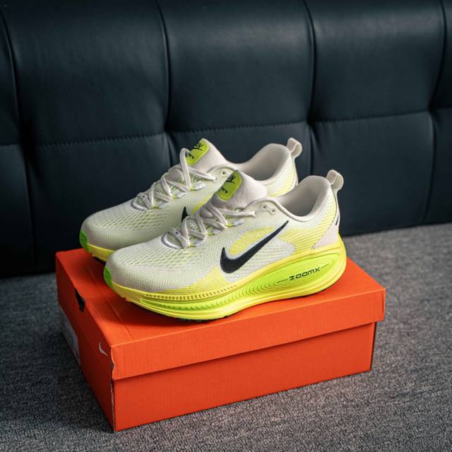 核心私 Nike Air Zoom Vomero 18 全新科技提前原鞋开发 运动跑鞋 区别市面真标版本 必定是官方强力主推款式，真正的Zoom缓震科技嵌入如假