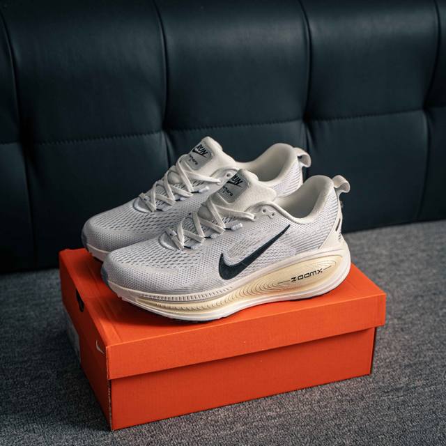 核心私 Nike Air Zoom Vomero 18 全新科技提前原鞋开发 运动跑鞋 区别市面真标版本 必定是官方强力主推款式，真正的Zoom缓震科技嵌入如假