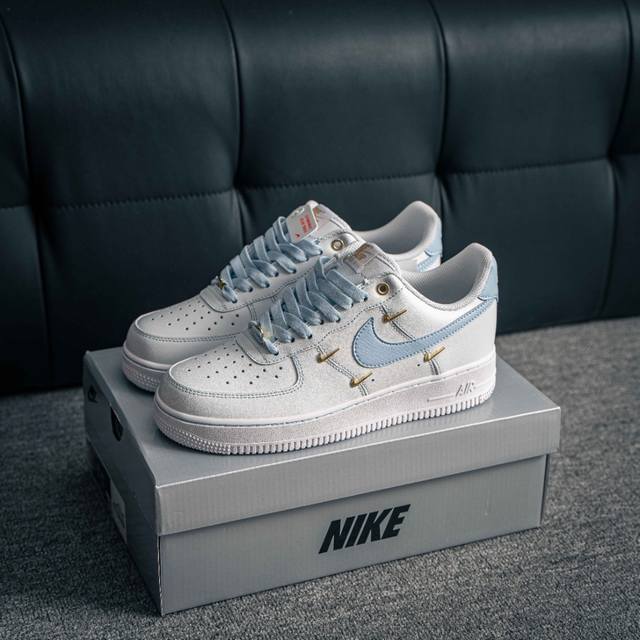 核心私 Air Force 1 原装级别 原楦头原纸板 打造纯正空军版型专注外贸渠道 全掌内置蜂窝气垫 原盒配件 原厂中底钢印、拉帮完美 货号：Zh0316 0
