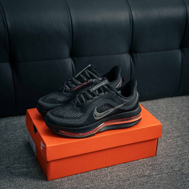 核心私 Air Zoom Pegasus Premium 网面全掌气垫缓震跑鞋 #全掌可见的Air Zoom首次在Pegasus系列中出现，模仿了Vaporfl